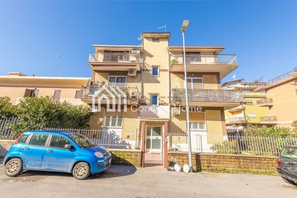 appartamento in vendita a Roma in zona Colle Prenestino
