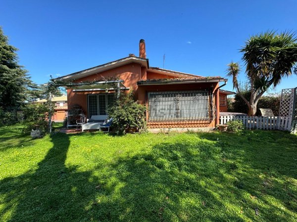 casa indipendente in vendita a Roma in zona Massimina/Casal Lumbroso