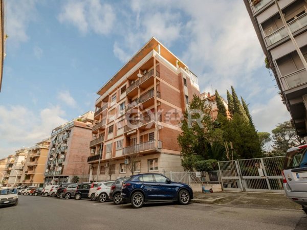 appartamento in vendita a Roma in zona Ardeatino