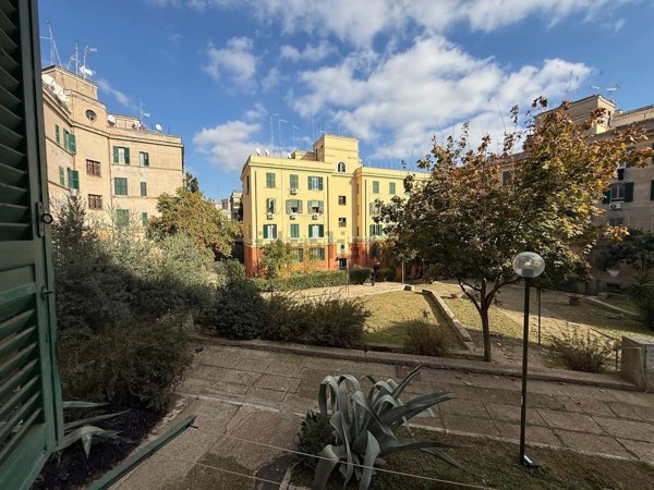 appartamento in vendita a Roma in zona Ostiense