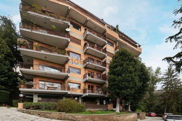 appartamento in vendita a Roma in zona Tomba di Nerone