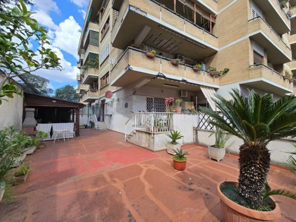 appartamento in vendita a Roma in zona Appio Latino