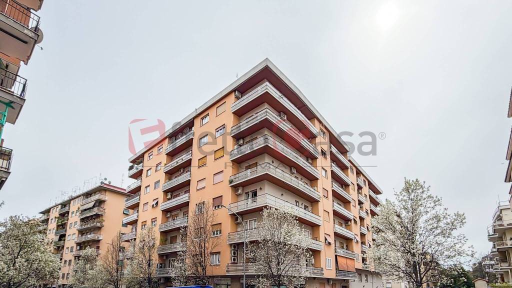 appartamento in vendita a Roma in zona Appio Latino
