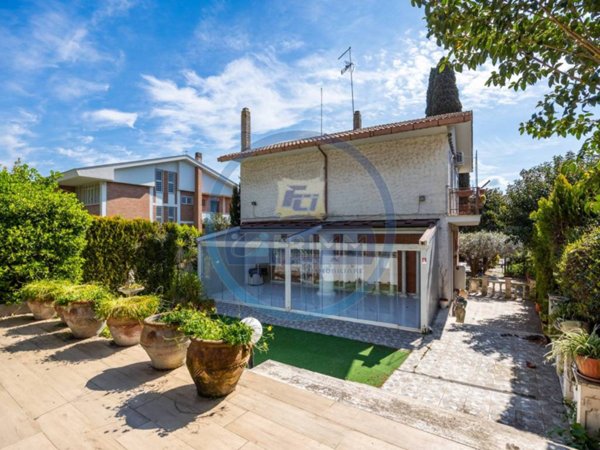 appartamento in vendita a Roma in zona Spinaceto