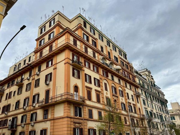 appartamento in vendita a Roma in zona Appio Latino