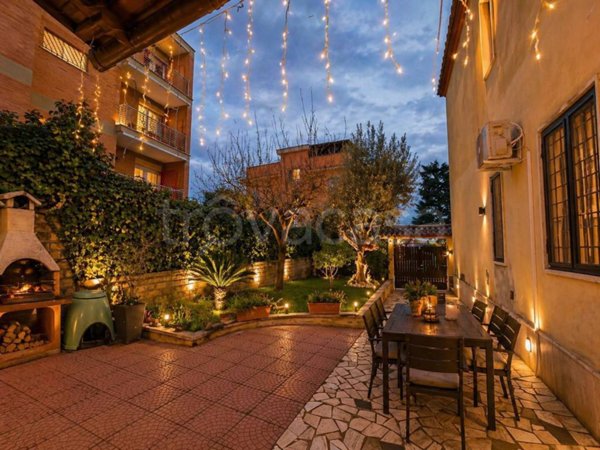 appartamento in vendita a Roma in zona Ostiense
