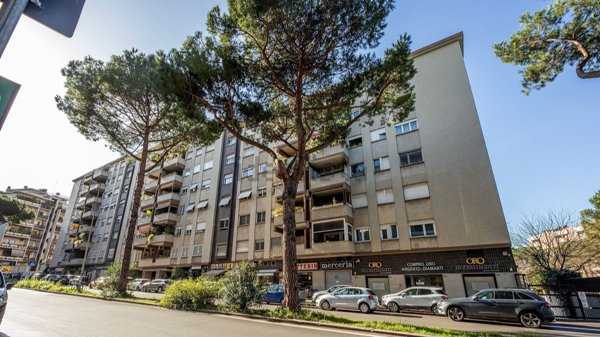 appartamento in vendita a Roma in zona EUR