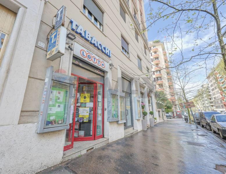 negozio in vendita a Roma in zona Appio Latino