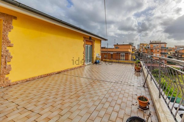 appartamento in vendita a Roma in zona Torre Angela