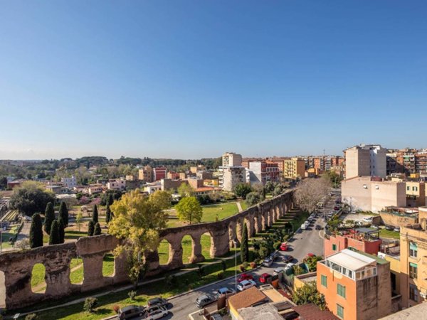 appartamento in vendita a Roma in zona Tuscolano