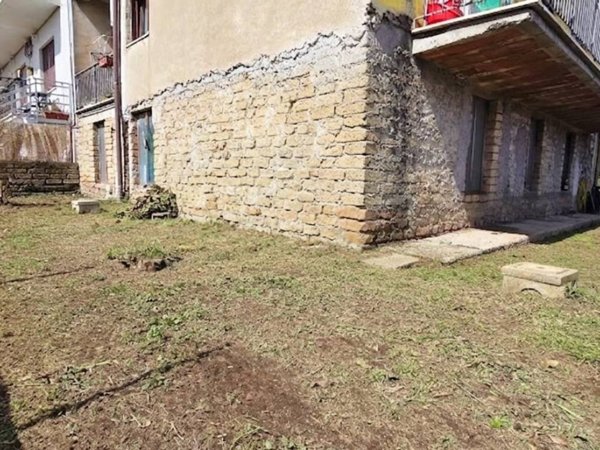 locale commerciale in vendita a Roma in zona Finocchio