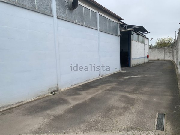 locale commerciale in vendita a Roma in zona Prenestino-Centocelle