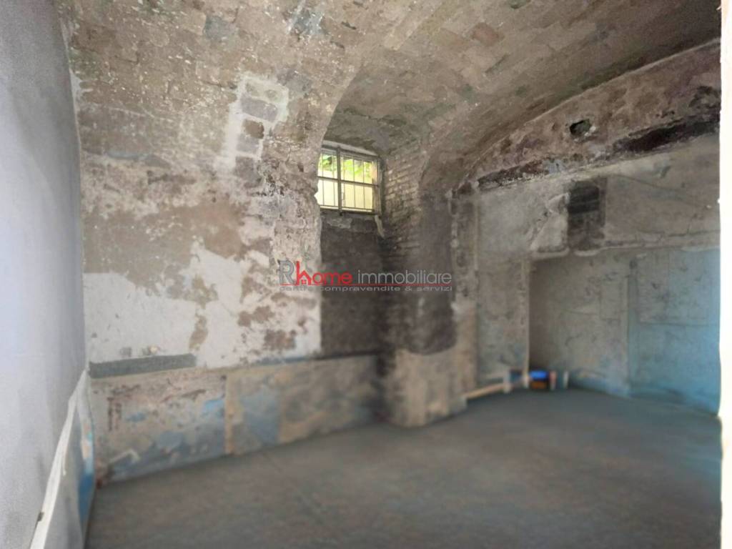 locale commerciale in vendita a Roma in zona Rione Monti/Campitelli