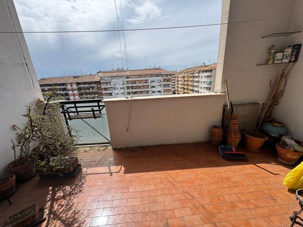 appartamento in vendita a Roma in zona Appio Latino