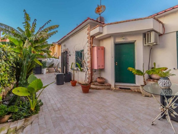 casa indipendente in vendita a Roma in zona Casal Morena