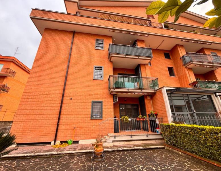 appartamento in vendita a Roma in zona Tor Bella Monaca