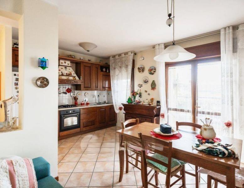 appartamento in vendita a Roma in zona Osteria del Curato