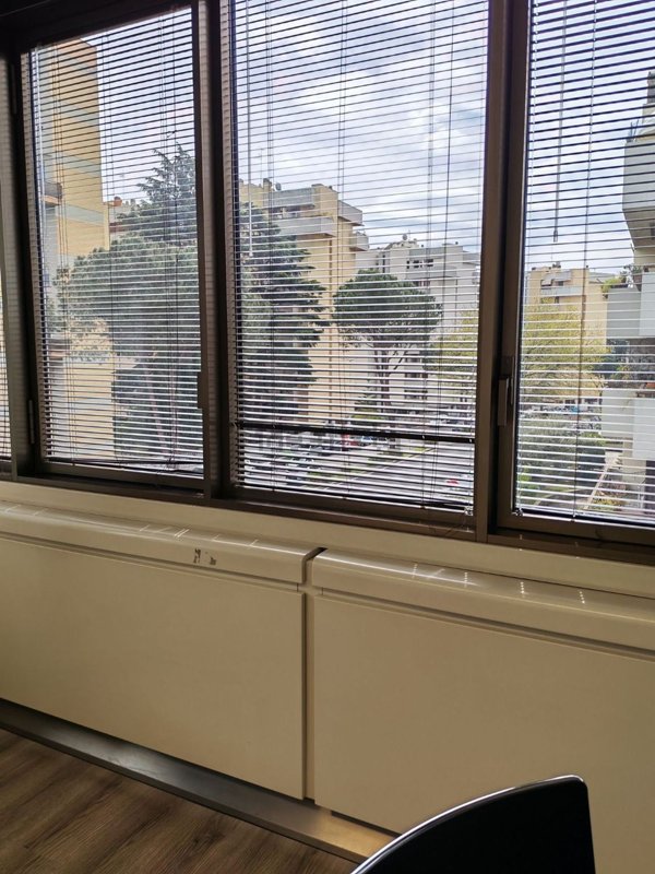 ufficio in vendita a Roma in zona EUR