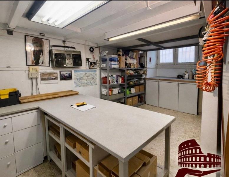 locale commerciale in vendita a Roma in zona Cinecittà