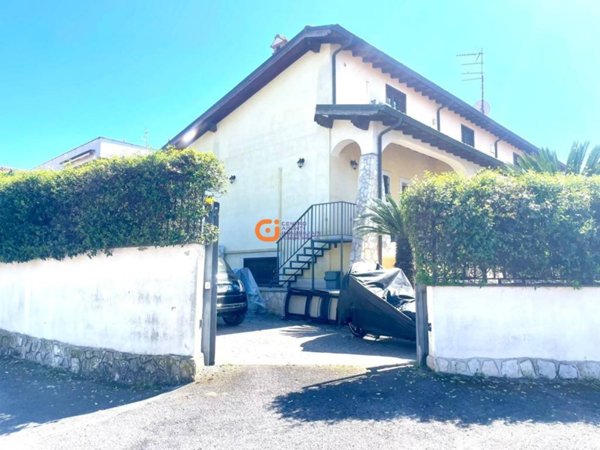 casa indipendente in vendita a Roma in zona Trigoria
