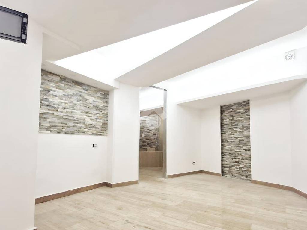 locale commerciale in vendita a Roma in zona Dragona/Bagnoletto