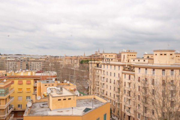 appartamento in vendita a Roma in zona Appio Latino