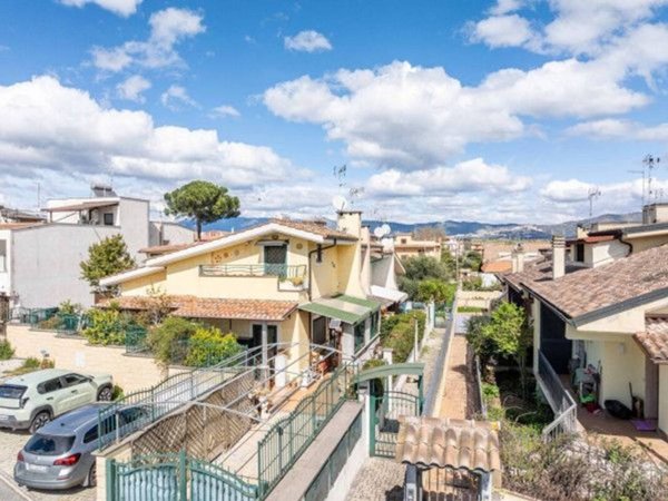 casa indipendente in vendita a Roma in zona Giardini di Corcolle