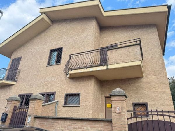 appartamento in vendita a Roma in zona Colle Prenestino