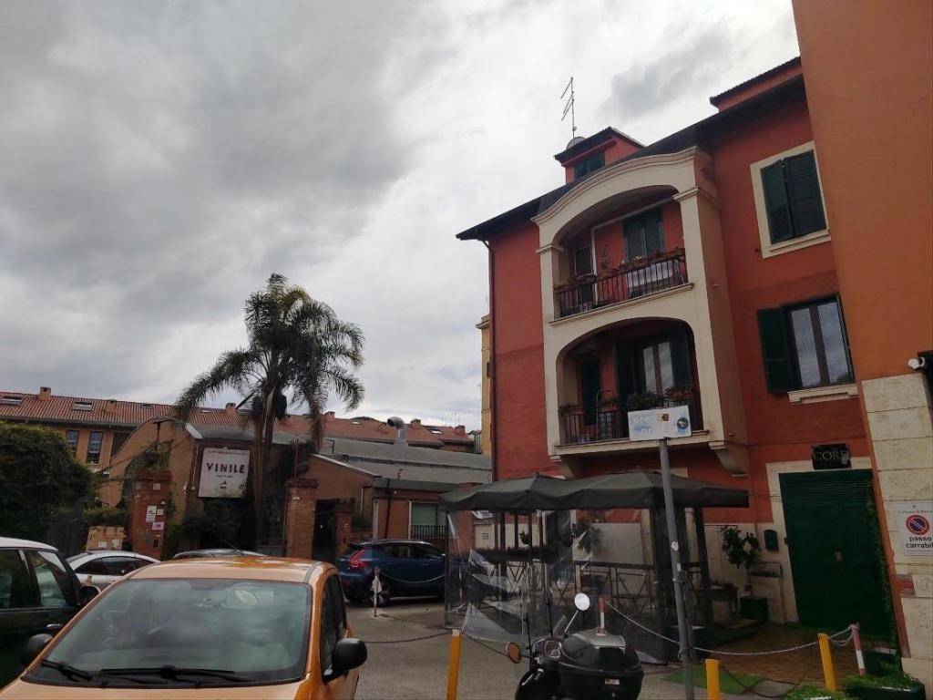 appartamento in vendita a Roma in zona Ostiense