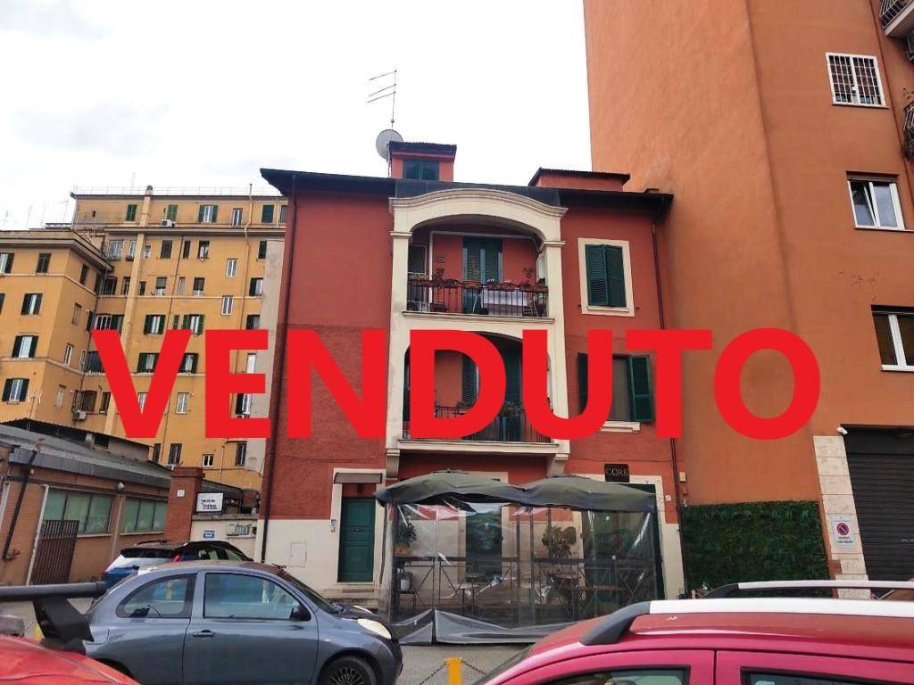 appartamento in vendita a Roma in zona Ostiense