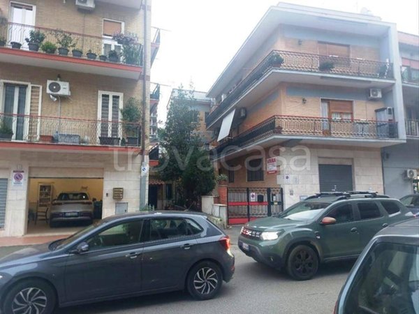 appartamento in vendita a Roma in zona Colle del Sole
