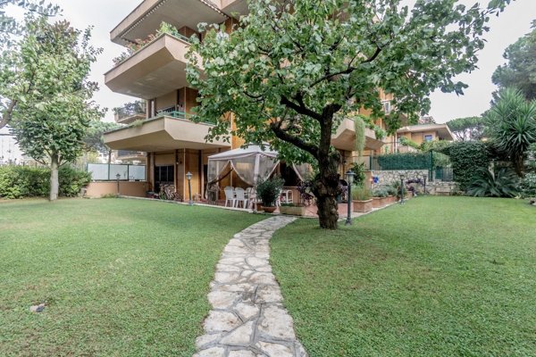 appartamento in vendita a Roma in zona Mostacciano