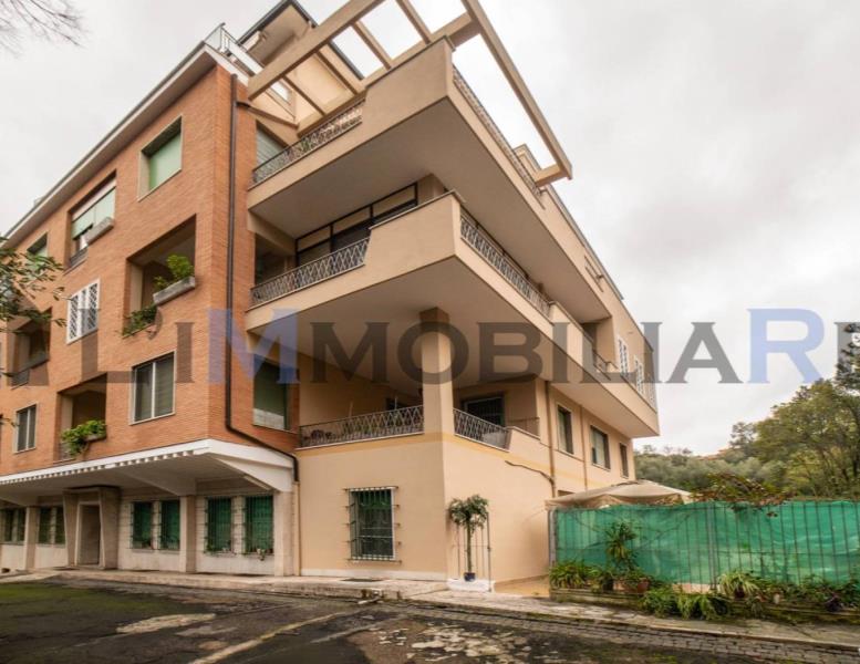 appartamento in vendita a Roma in zona Ostiense