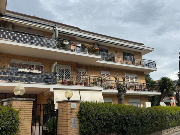 appartamento in vendita a Roma in zona Tre Pini - Poggio dei Fiori