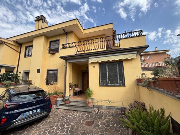 casa indipendente in vendita a Roma in zona Casal Morena