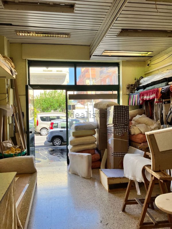 negozio in vendita a Roma in zona Primavalle