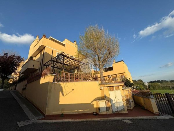 casa indipendente in vendita a Roma in zona Tor de' Cenci