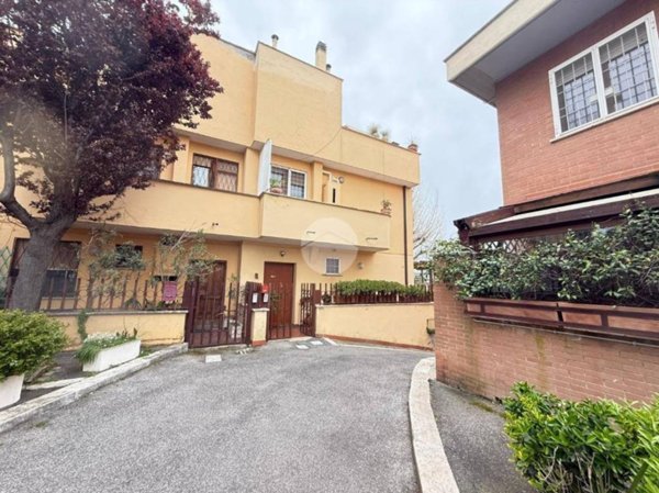 casa indipendente in vendita a Roma in zona Tor de' Cenci