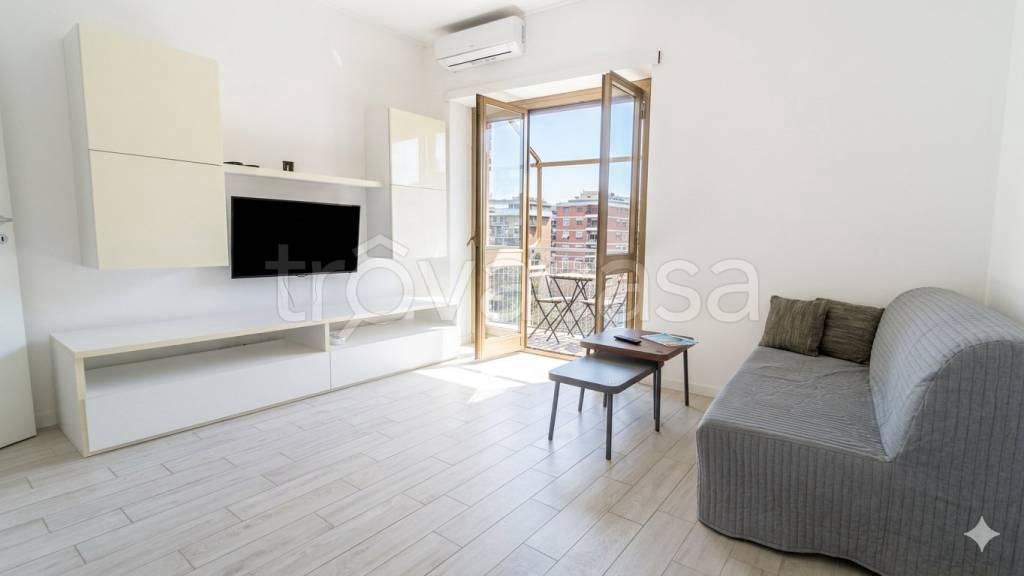 appartamento in vendita a Roma in zona Appio Claudio