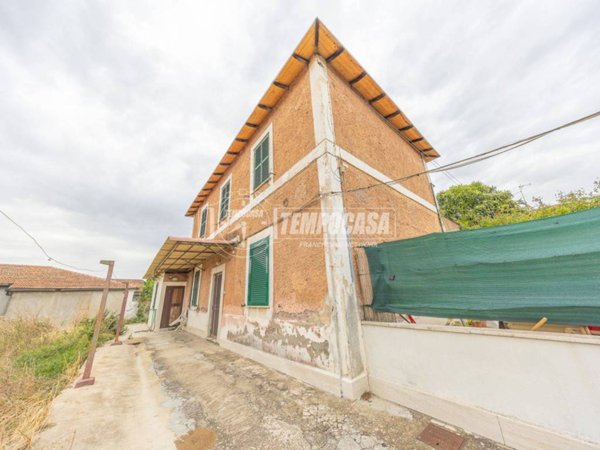 casa indipendente in vendita a Roma in zona Tuscolano