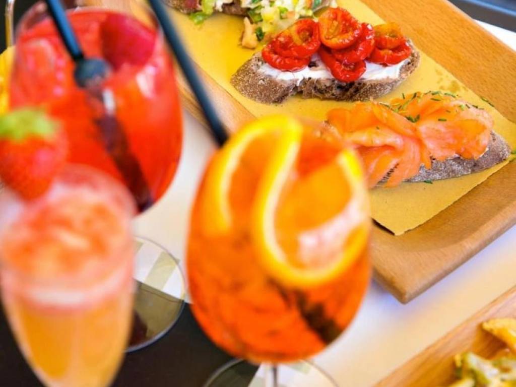 negozio in vendita a Roma in zona Torre Maura