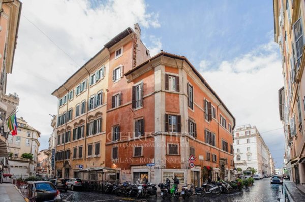 appartamento in vendita a Roma in zona Trevi-Colonna
