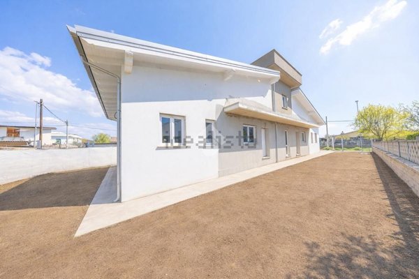 appartamento in vendita a Roma in zona Giardini di Corcolle