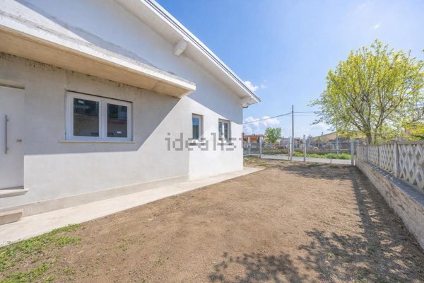 appartamento in vendita a Roma in zona Giardini di Corcolle