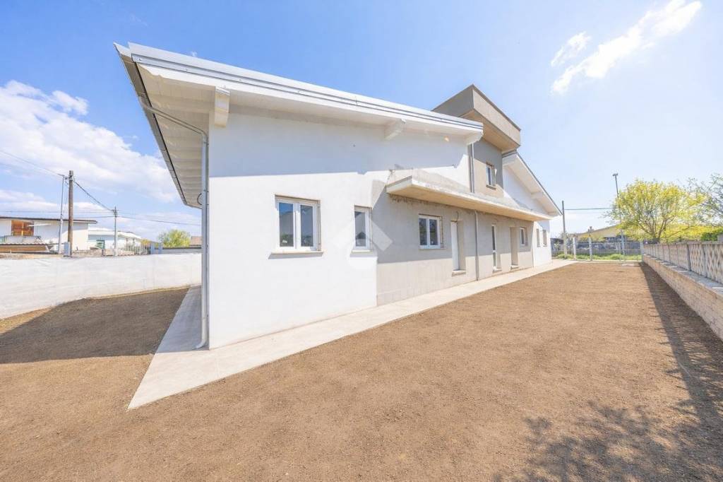 casa indipendente in vendita a Roma in zona Giardini di Corcolle