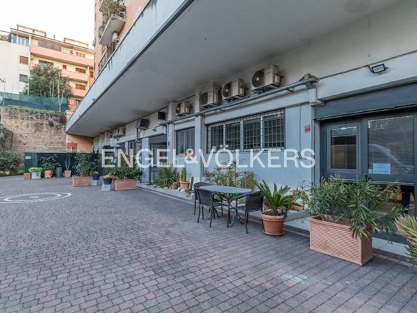 locale commerciale in vendita a Roma in zona Ardeatino