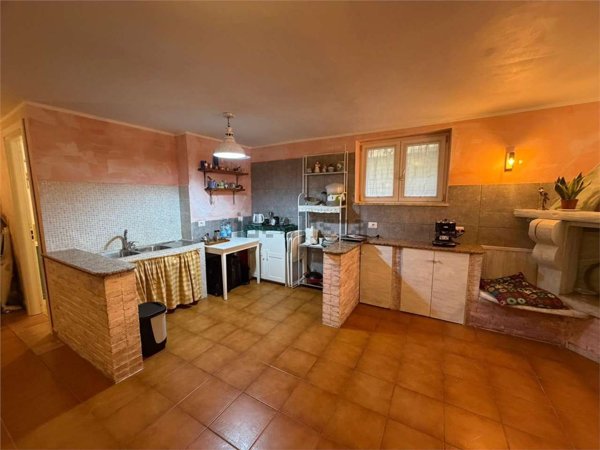 appartamento in vendita a Roma in zona Torrione Cerquetta