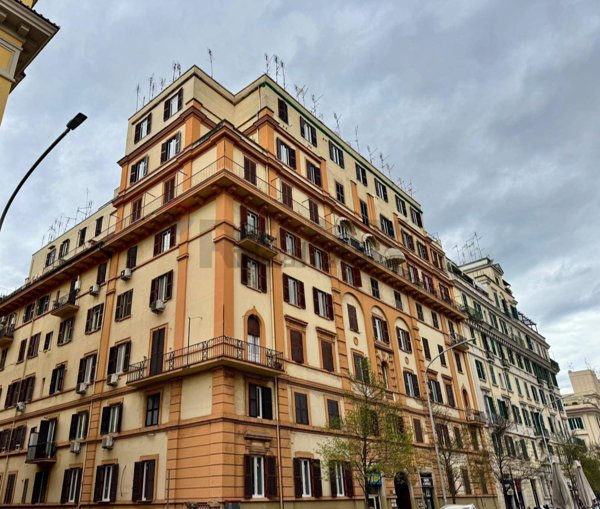 appartamento in vendita a Roma in zona Appio Latino