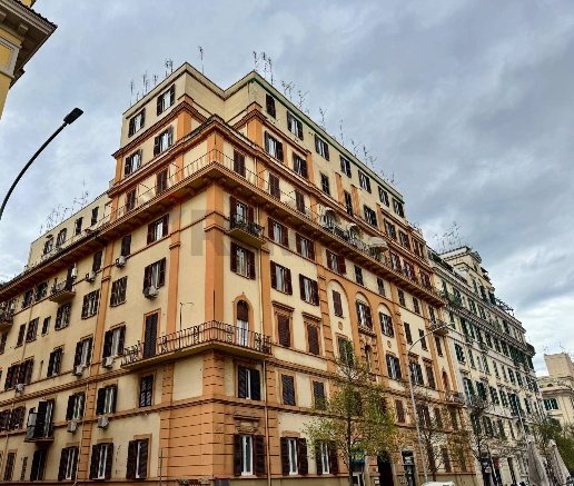 appartamento in vendita a Roma in zona Appio Latino