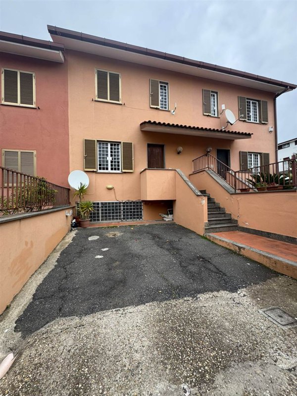 casa indipendente in vendita a Roma in zona Cesano